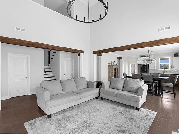 5th image of 227 Oak Hill Ln