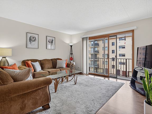 4th image of 1454 Ashland Ave APT 305