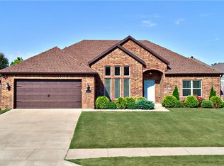 114 SE Cowans St, Lowell, AR 72745