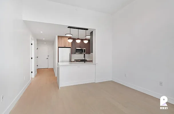 Rented by REZI | media 62