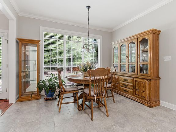 4th image of 141 Ashley Pl
