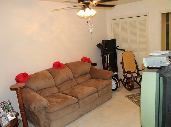 5th image of 220 W Twohig Ave #G