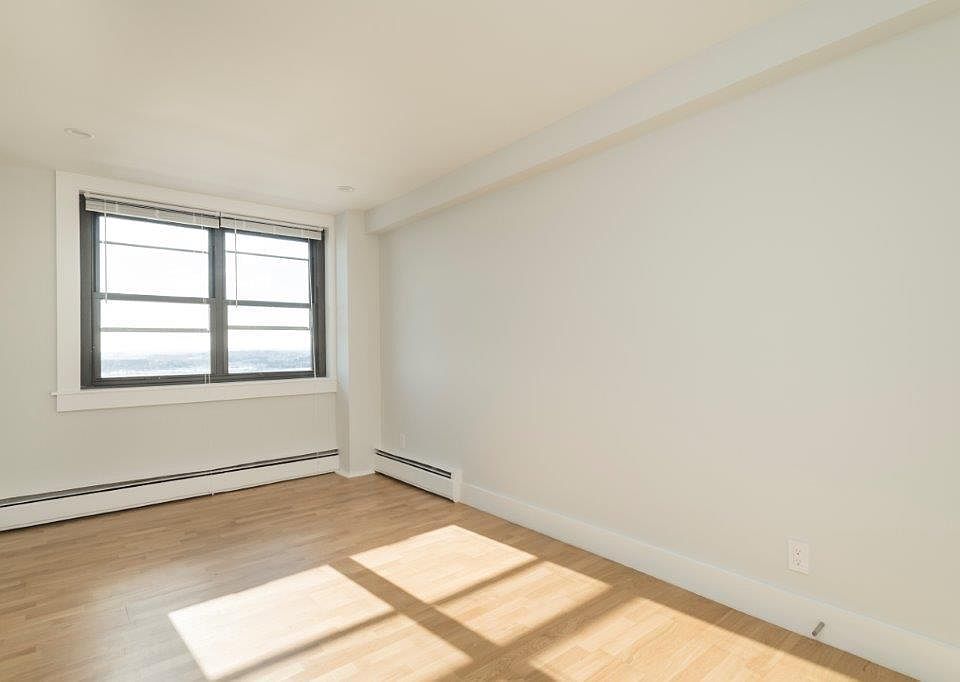 2nd image of 1408 Columbia Rd #3C