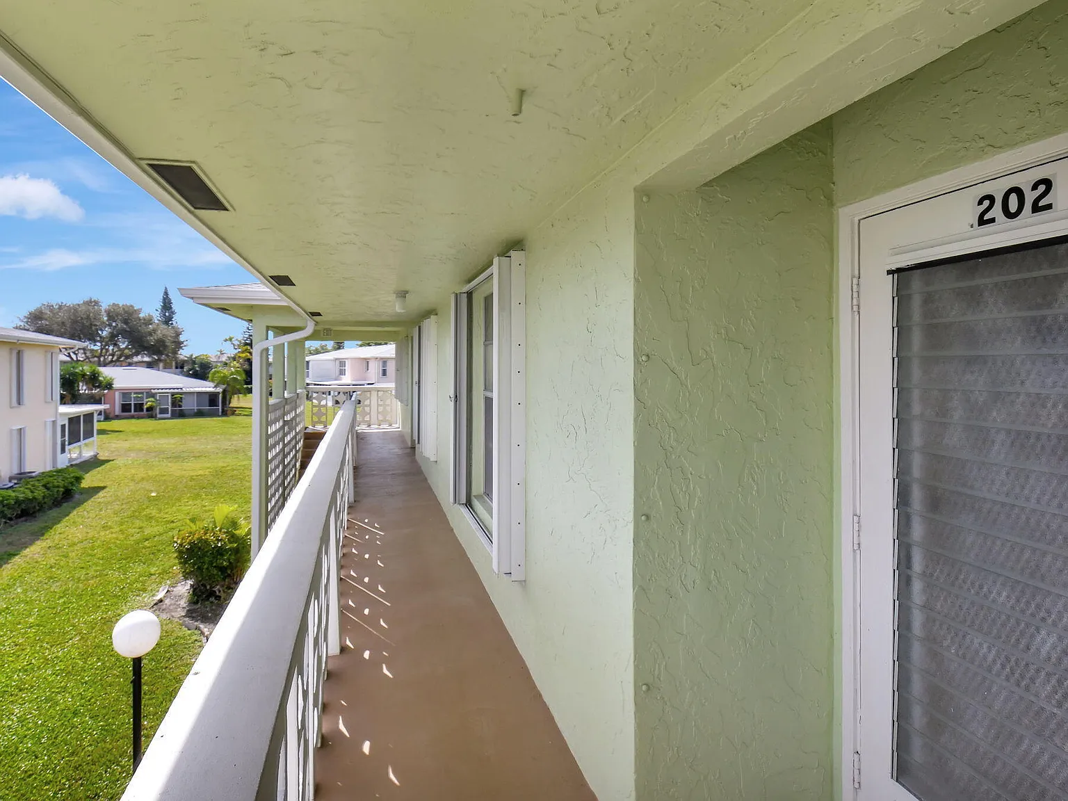 2 bed, 2.0 bath, 1335 sqft, $3,000 — Photo 2