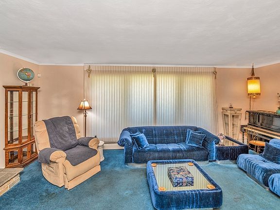 3rd image of 17 Hallen Ave