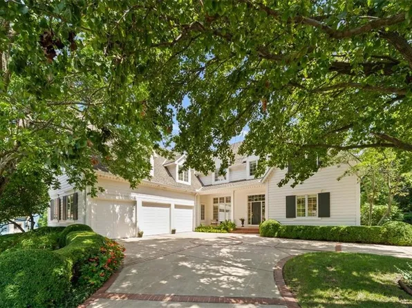 13215 Outlook St, Overland Park, KS 66209