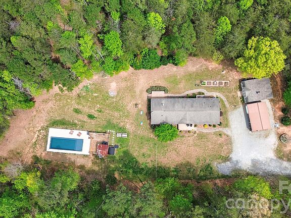 4th image of 155 Amity Church Rd