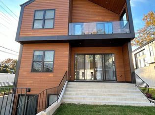 9338 Lee St, Burke, VA 22015