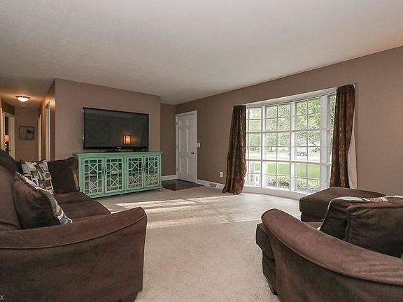 4th image of 214 Crestwood Dr
