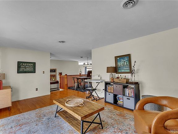 5th image of 145 E Maplemere Rd