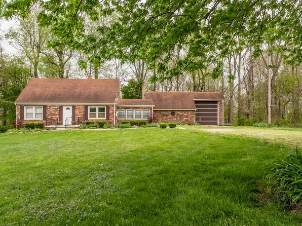 2702 N Eby Dr, Connersville, IN 47331