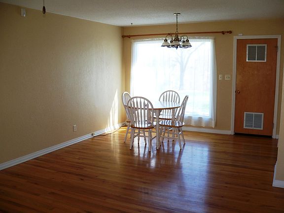 2nd image of 53 Saint Charles St