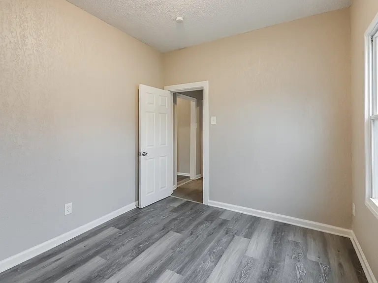 686353_025_bedroom_13274096.jpg