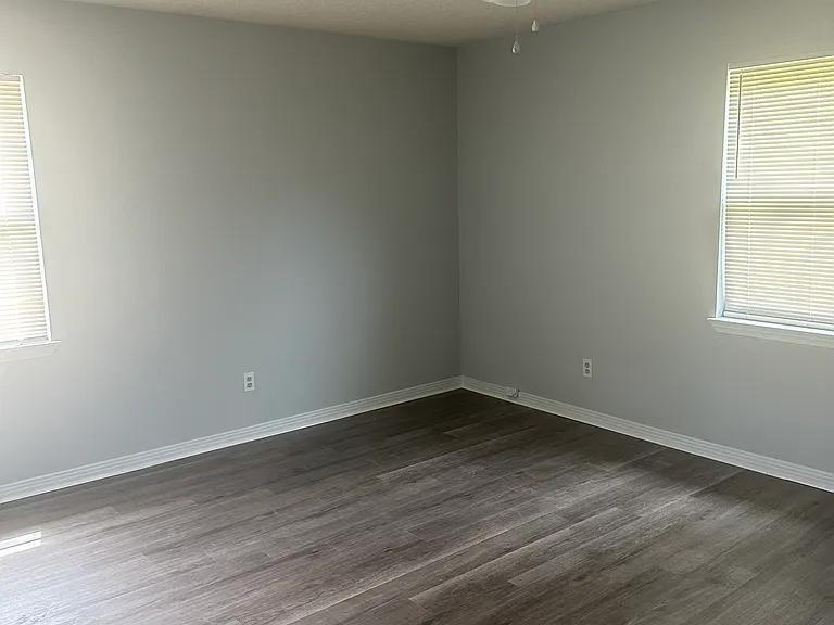 1185 Greenbrier Blvd — Photo 15