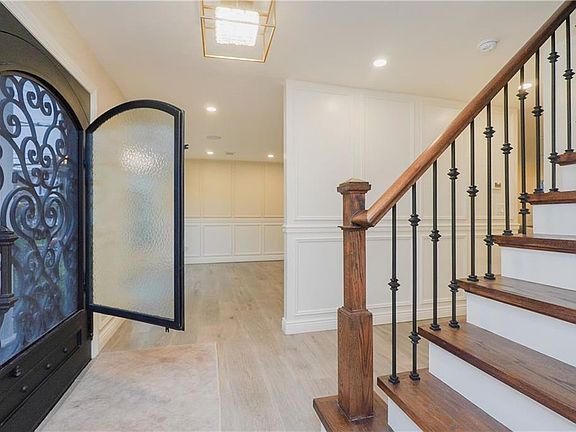 5th image of 8 Parkwood Ave