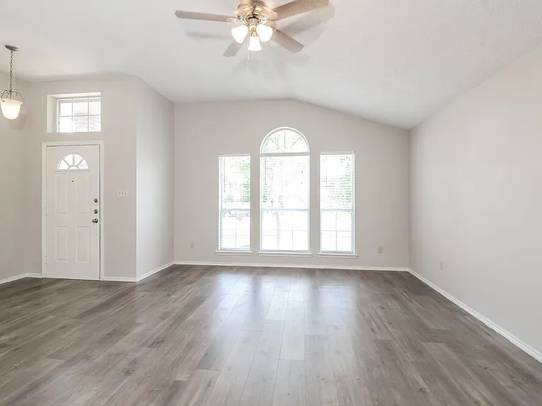 7900 Flowertree Ct — Photo 6