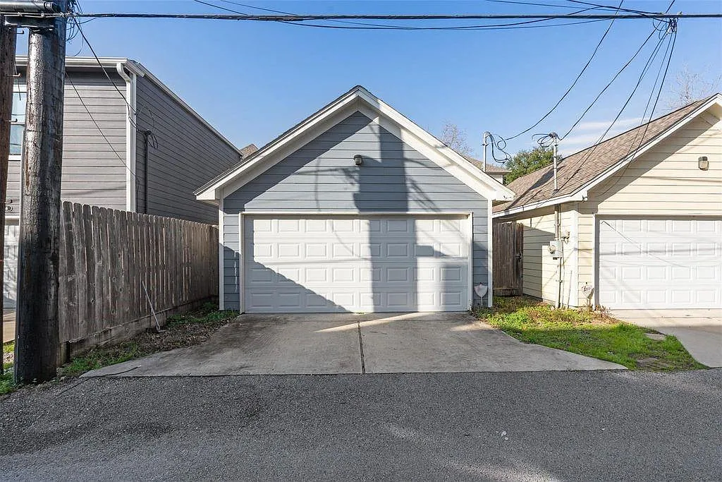 3 bed, 2.5 bath, 2520 sqft, $5,100 — Photo 4