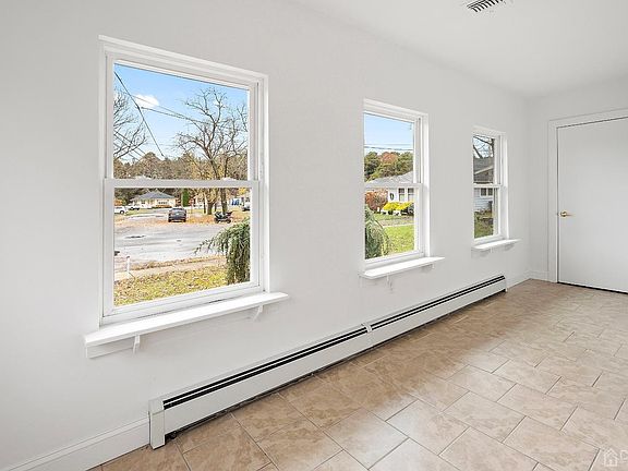 5th image of 14 Catalina Ct