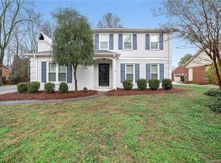 1221 Berry Ridge Rd, Charlotte, NC 28270