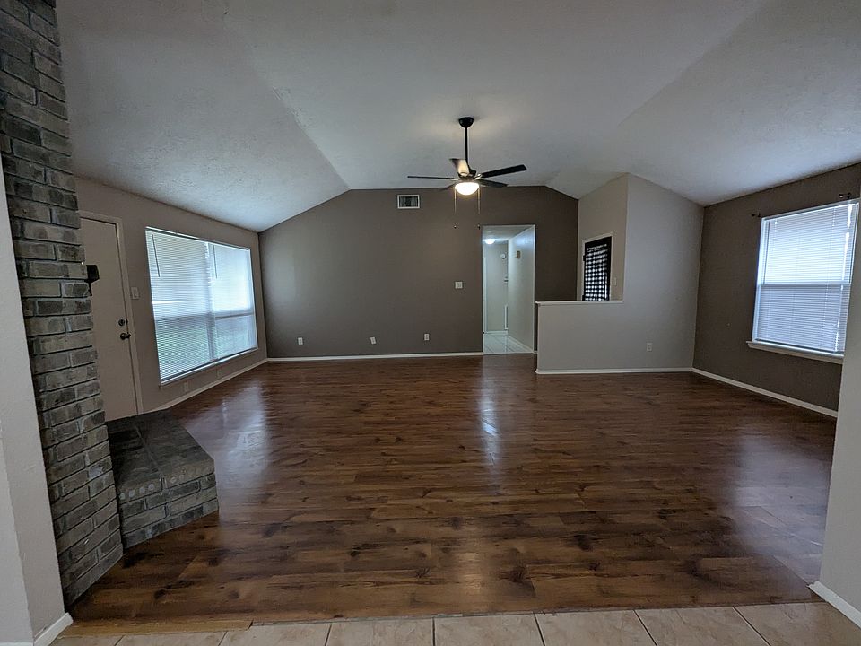 1st image of 10933 Rosewood Ct
