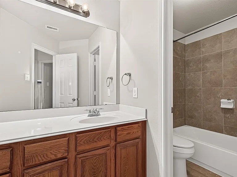 28207 Chalet Park Dr — Photo 29