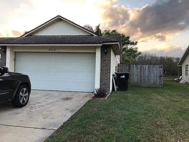 House 2-car garage