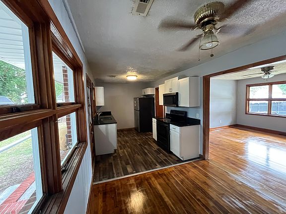 5th image of 827 Woods Rd
