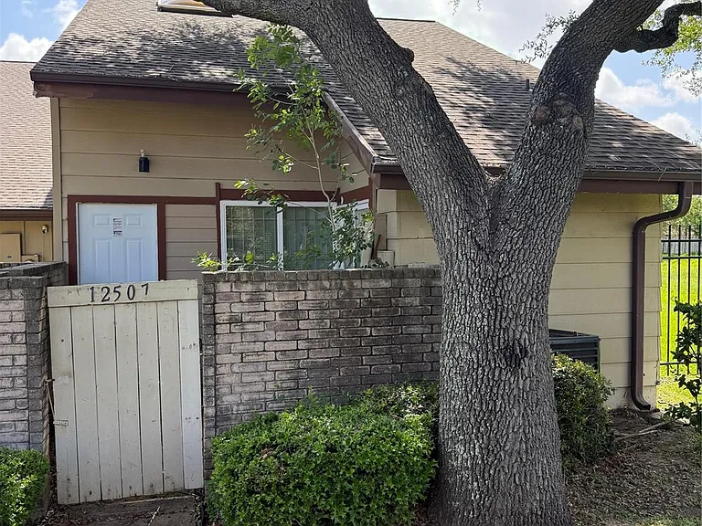 12507 Newbrook Dr — Photo 2