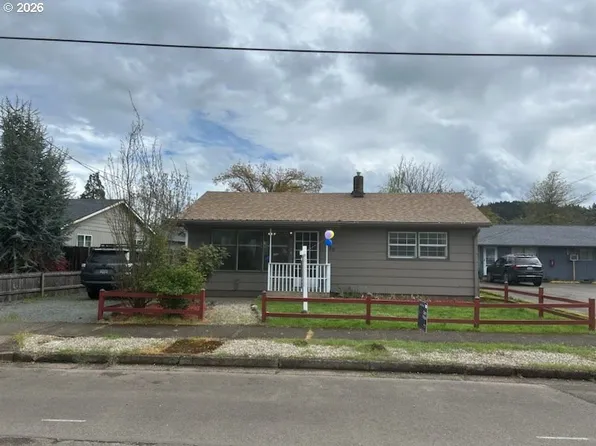 830 S 7th St, Cottage Grove, OR 97424
