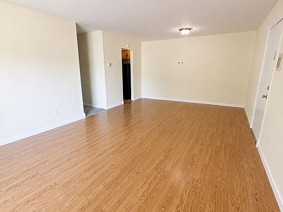 4th image of 31577 Fraser Dr APT 2