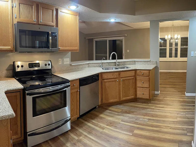 115 Spirea Point — Photo 40