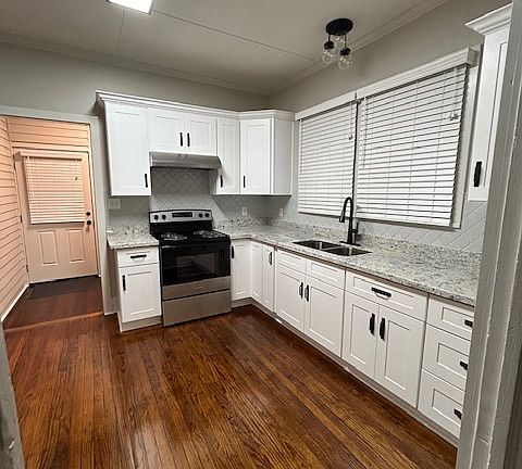 2nd image of 720 Julia St