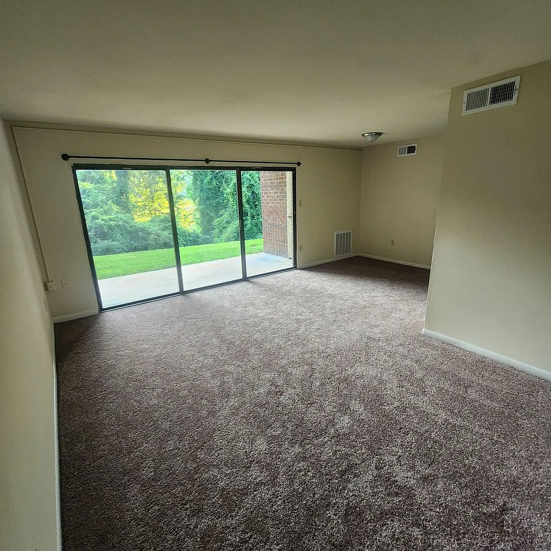500 Umstead Dr — Photo 3