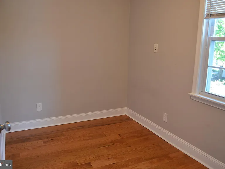 713 Miller St — Photo 12