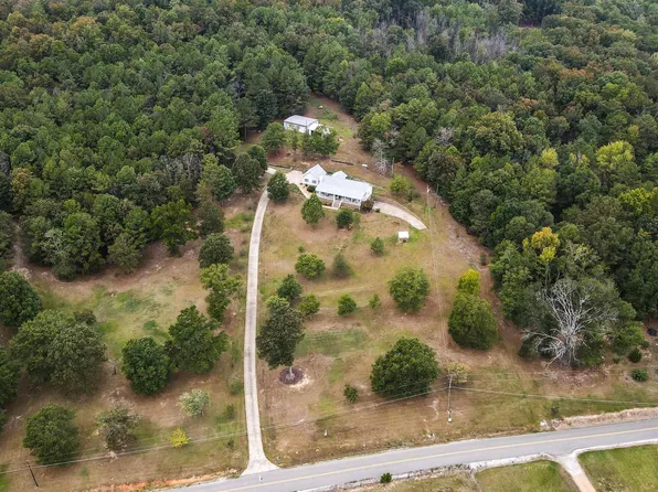 665 Fish Hatchery Ln, Eastaboga, AL 36260