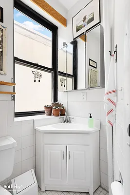 Sold by Sotheby's International Realty | media 14