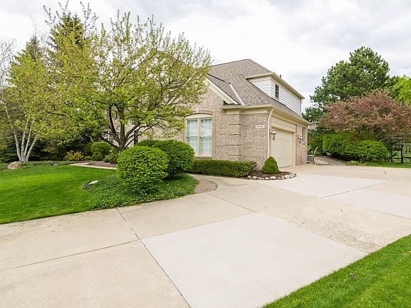 2nd image of 4949 Lexington Ct