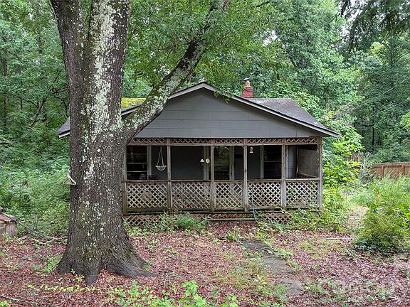 5th image of 8877 Possum Hollow Rd