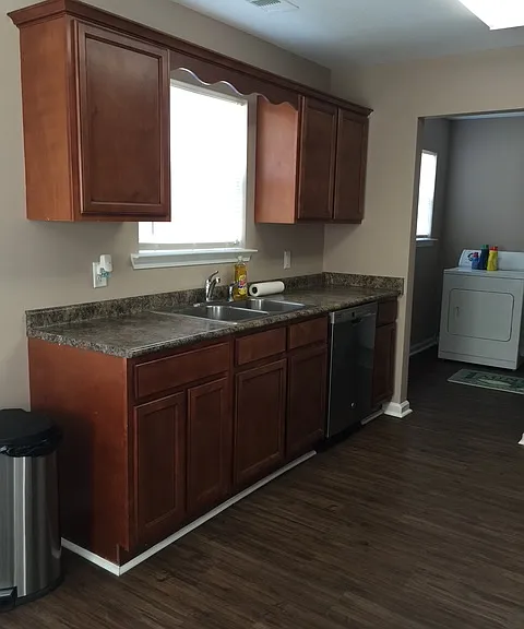 195 Herschel Dr — Photo 12