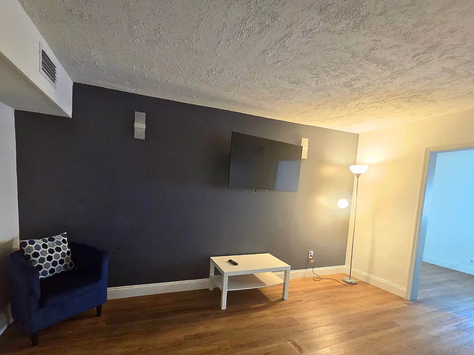 Cozy lounge space with Smart TV, Netflix and comfortable seating.