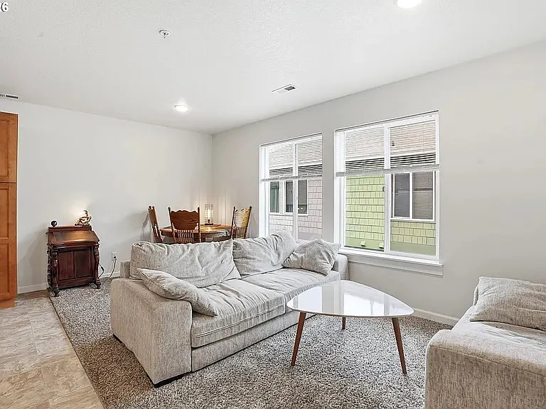 427 Harris Ln — Photo 1