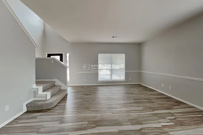 3 bed, 2.5 bath, 2600 sqft, $2,500 — Photo 4
