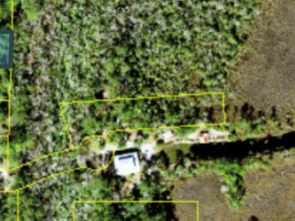 4 Walker Ln, Apalachicola, FL 32320