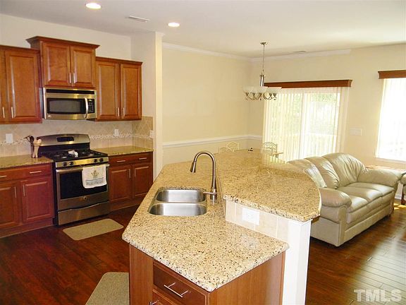 2nd image of 260 Kylemore Cir