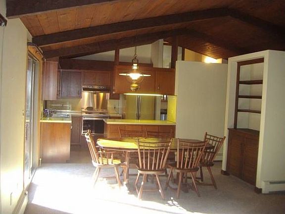 Kitchen / Dining Area