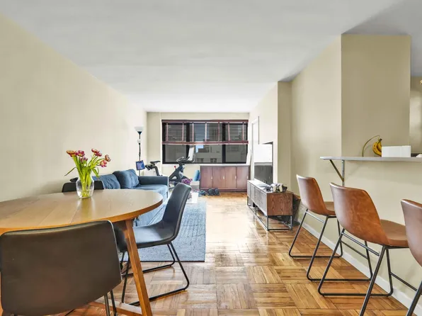 233 East 69th Street 12K image 2 of 24