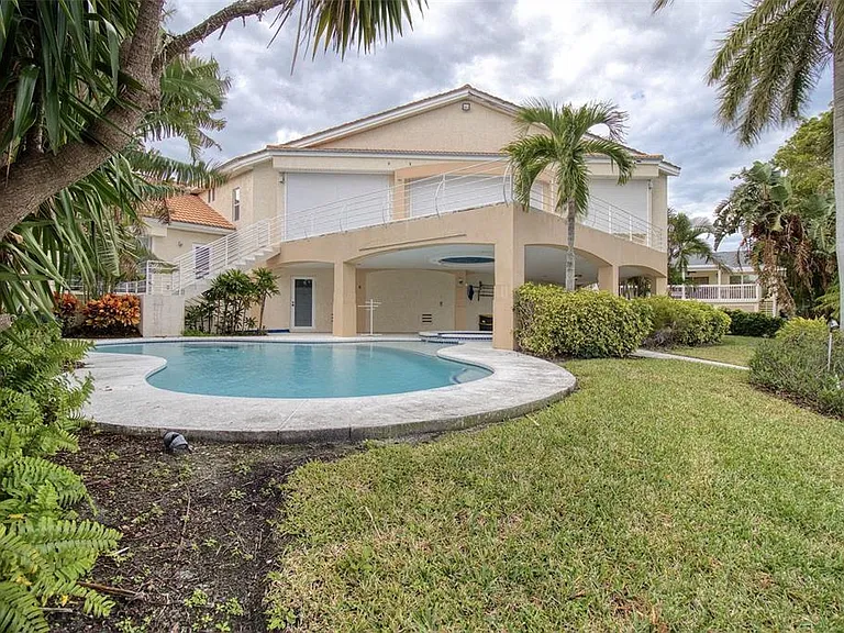131 Sands Point Dr — Photo 40