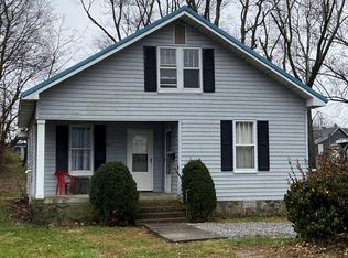 911 W 4th St, Mount Carmel, IL 62863