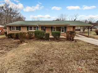 417 Ashebrook Park Rd, Dallas, NC 28034