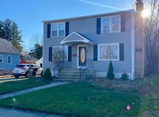 625 Pleasant St, Woodstock, IL 60098